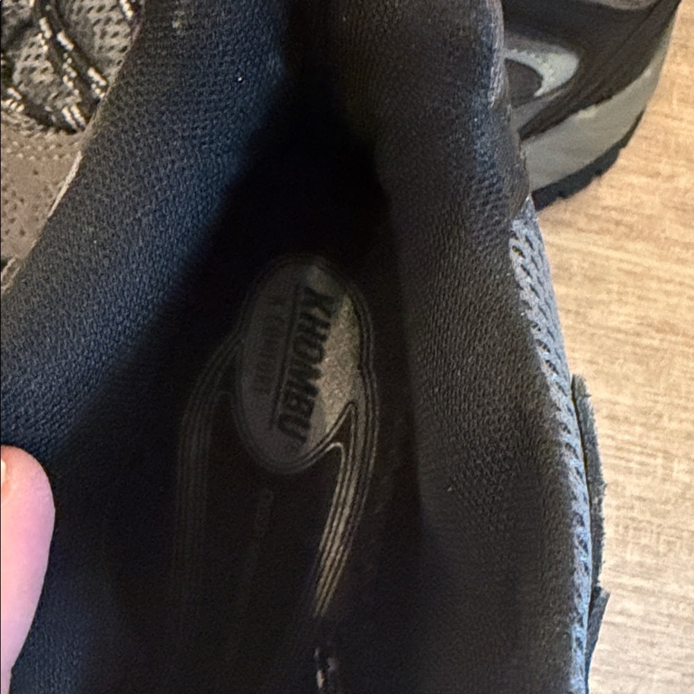 Khombu Men's Black and Gray Athletic Shoes Like New WOT. Sz8 - Picture 7 of 14